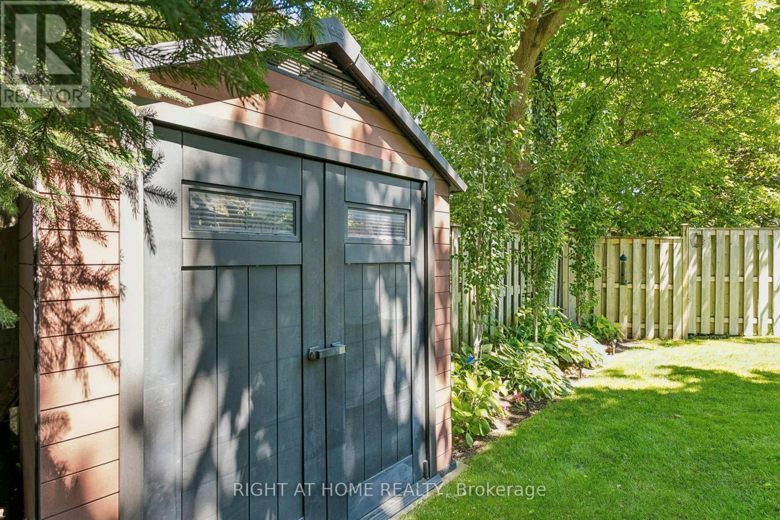 1265 Woodhill Court, Mississauga, Ontario  L5E 3H2 - Photo 31 - W13486864