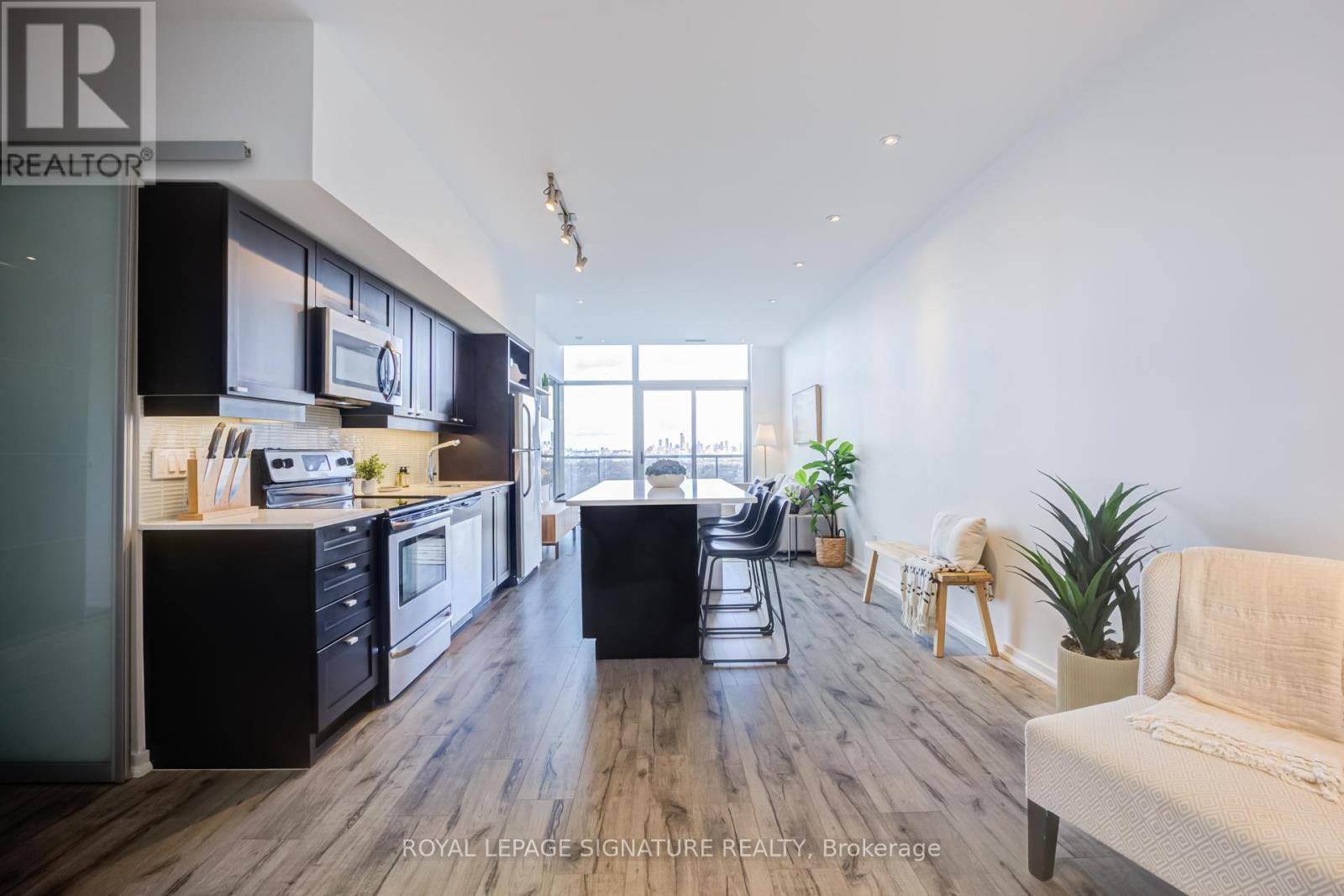 3513 - 105 THE QUEENSWAY, Toronto, Ontario