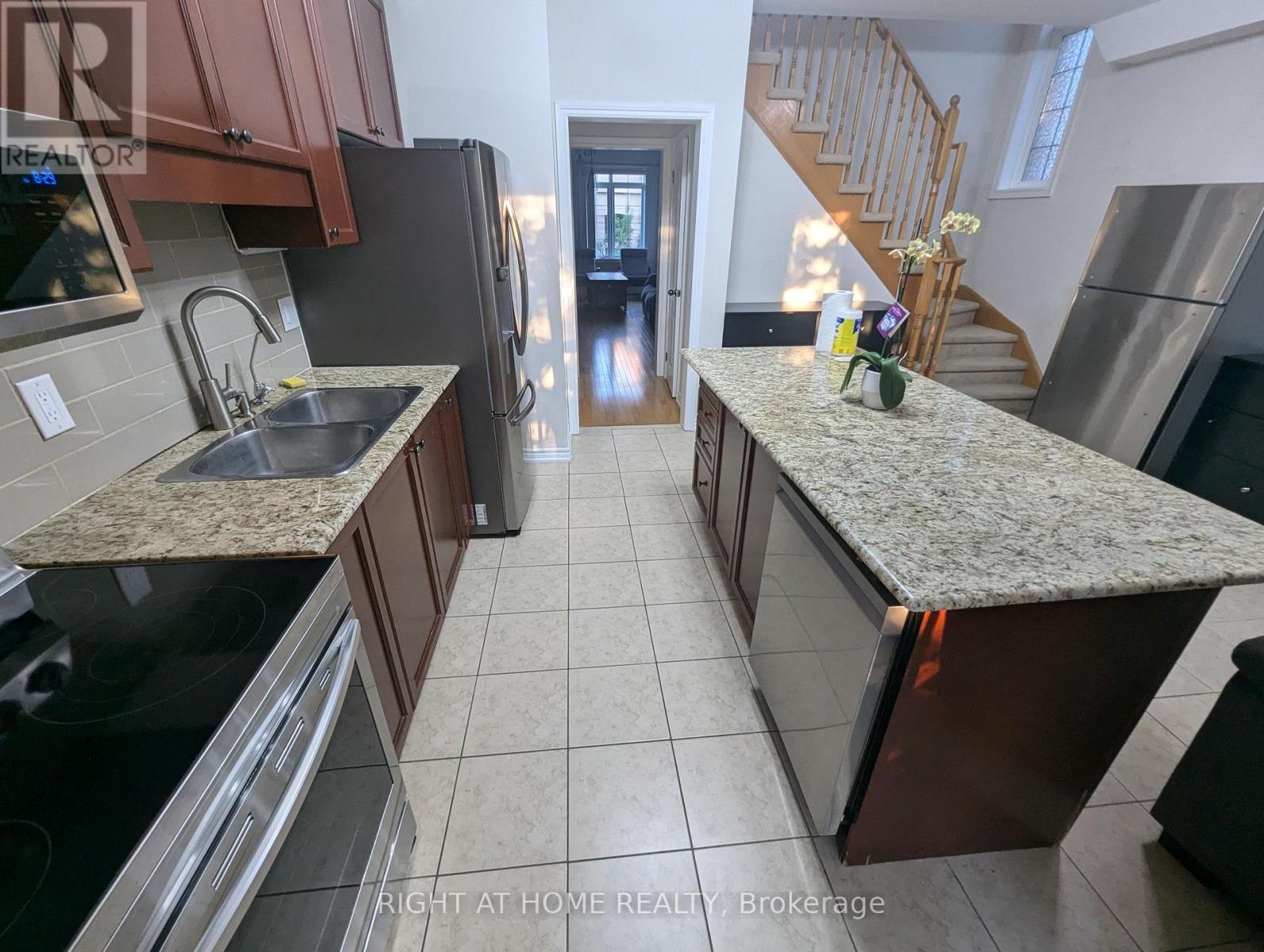 55 - 3038 Haines Road, Mississauga, Ontario  L4Y 0C8 - Photo 3 - W13486932