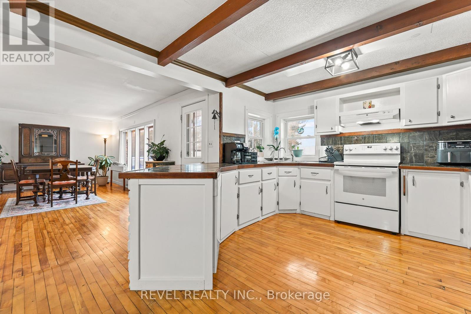 1407 Kottmeier Road, Thorold, Ontario  L3B 5N5 - Photo 5 - X13486836