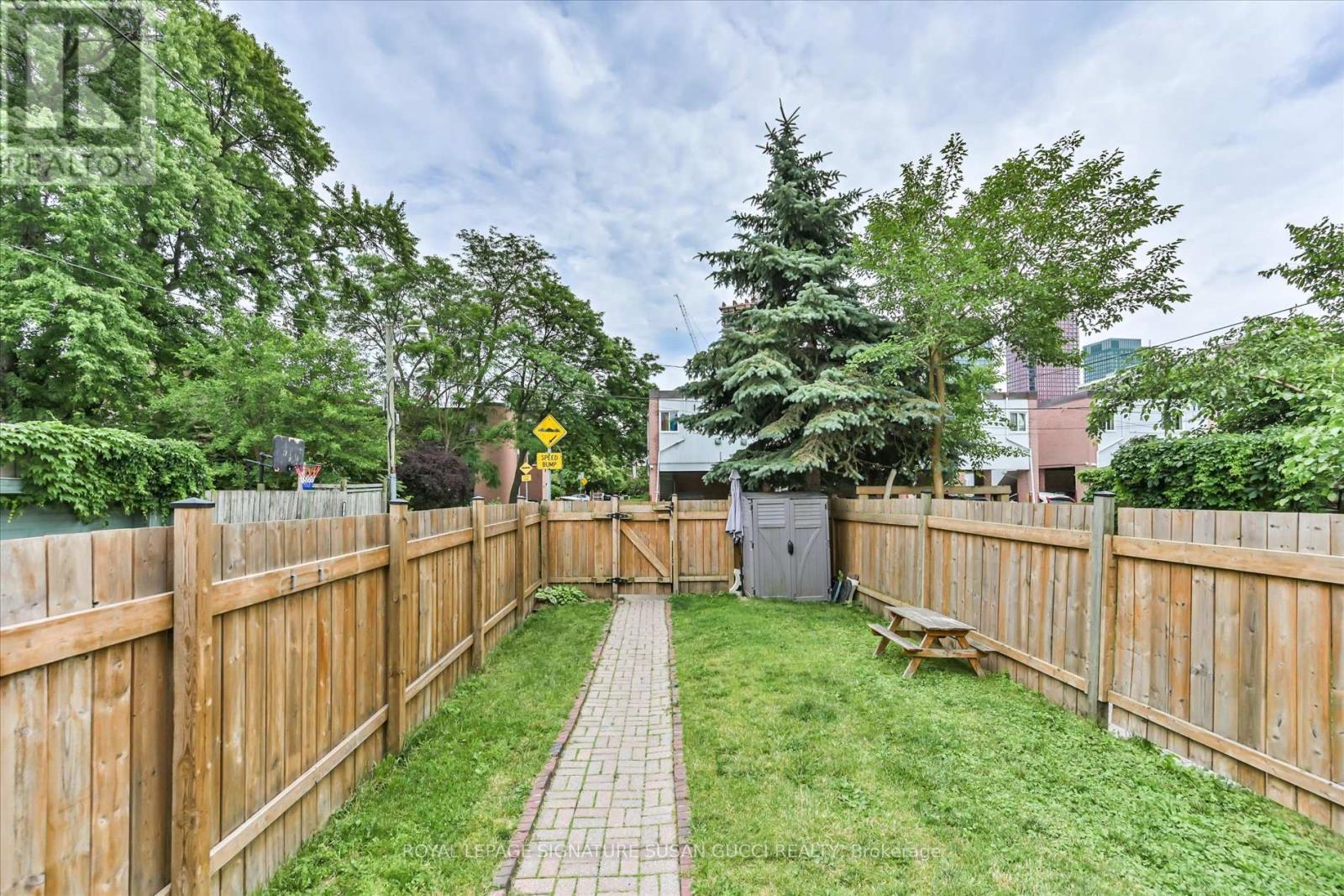79 Balfour Avenue, Toronto, Ontario  M4C 1T4 - Photo 38 - E13486724