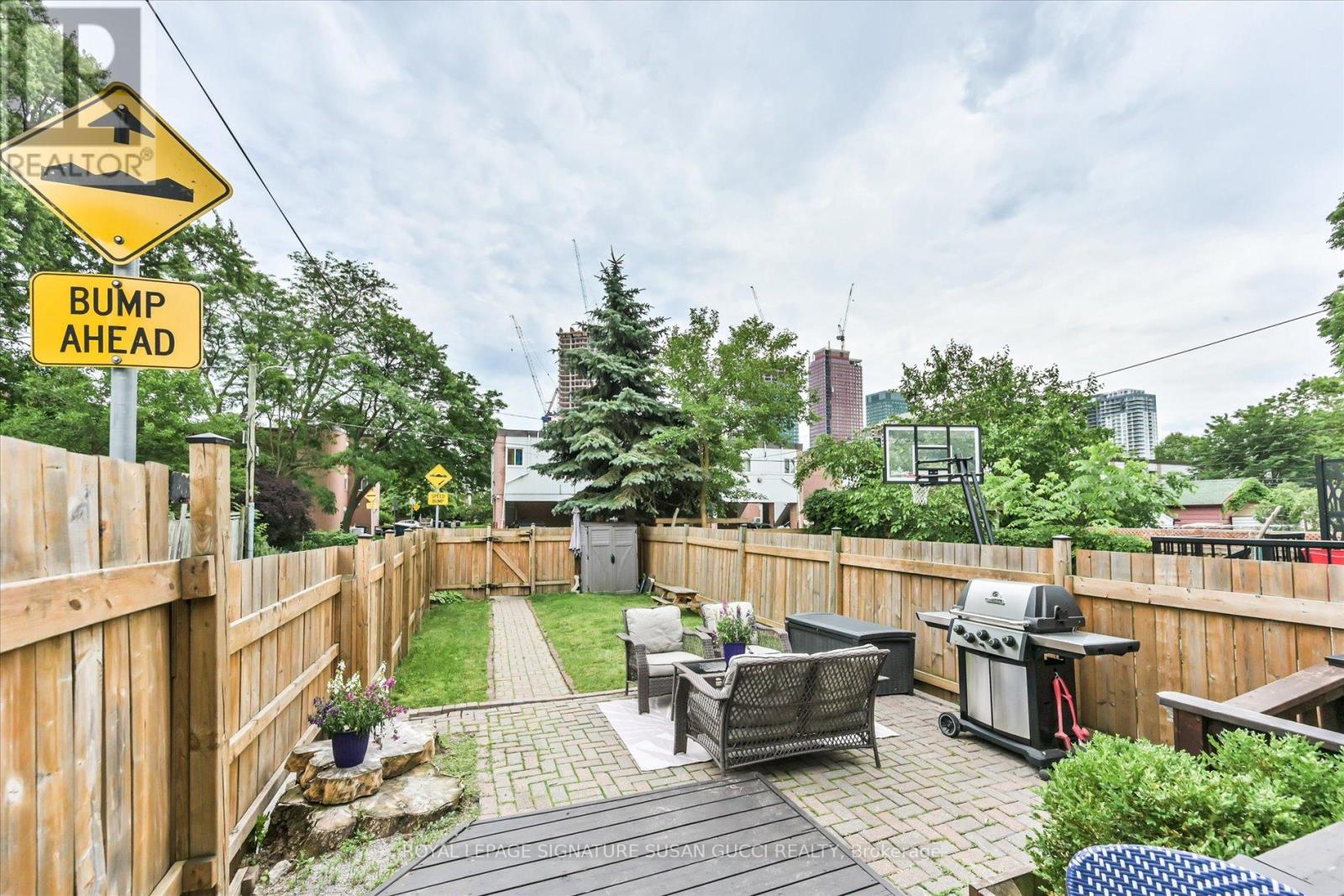 79 Balfour Avenue, Toronto, Ontario  M4C 1T4 - Photo 34 - E13486724