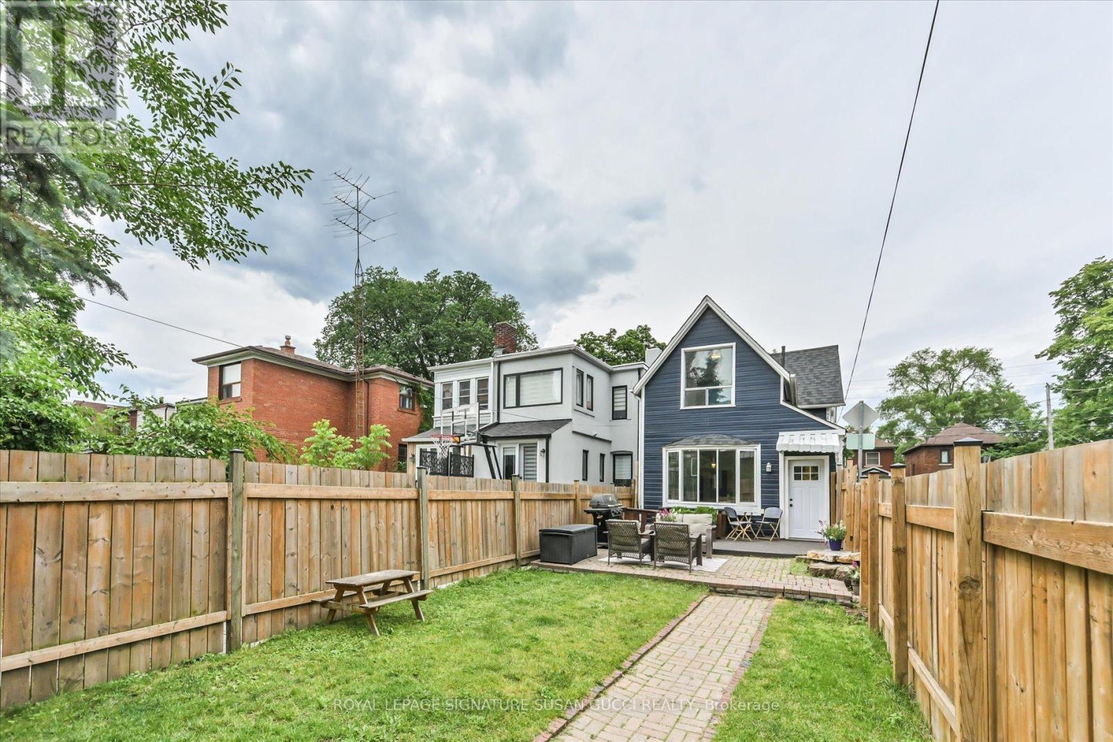 79 Balfour Avenue, Toronto, Ontario  M4C 1T4 - Photo 39 - E13486724