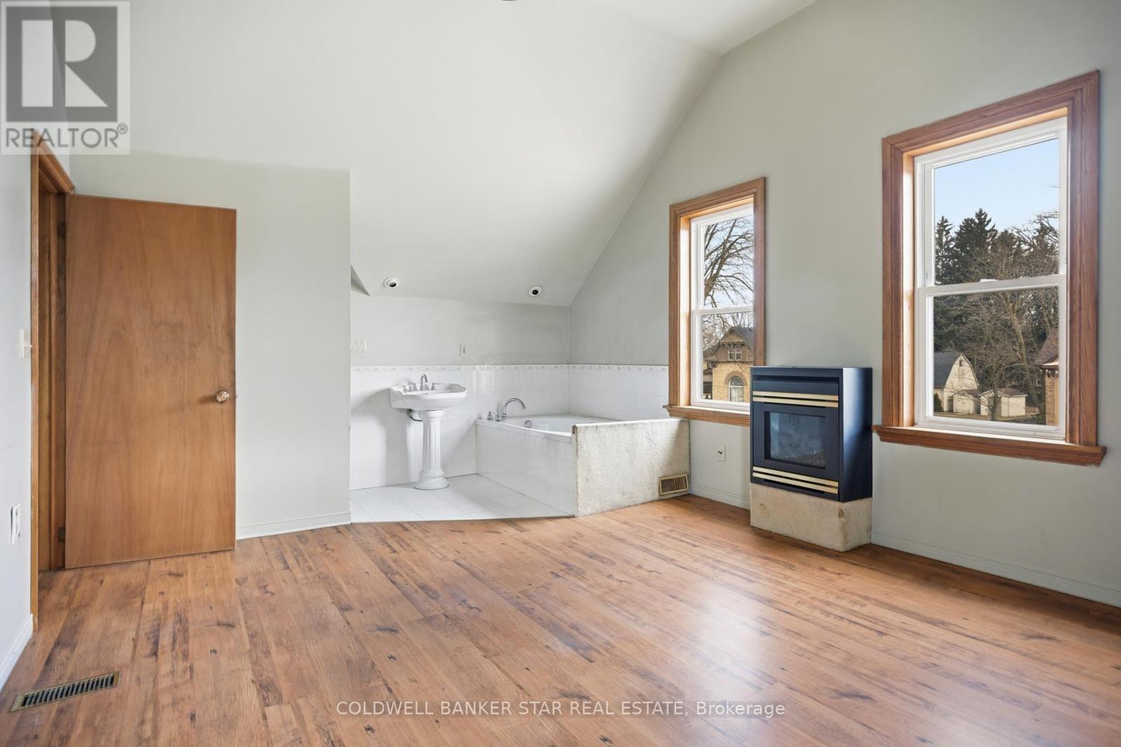 179 Main Street, North Middlesex, Ontario  N0M 1A0 - Photo 16 - X13486990