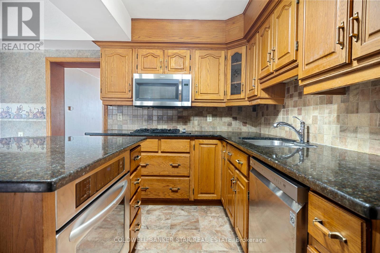 179 Main Street, North Middlesex, Ontario  N0M 1A0 - Photo 4 - X13486990