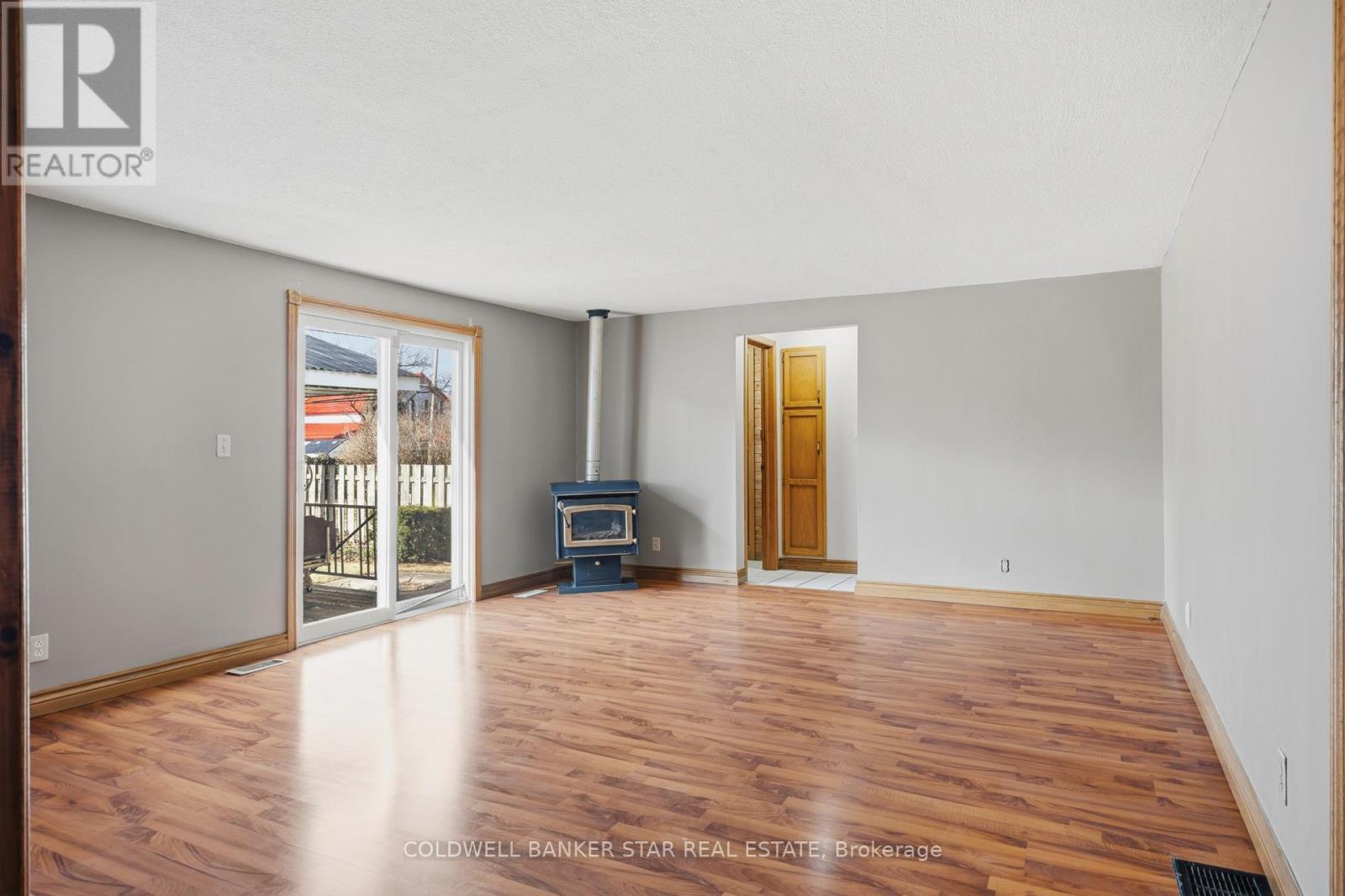 179 Main Street, North Middlesex, Ontario  N0M 1A0 - Photo 6 - X13486990