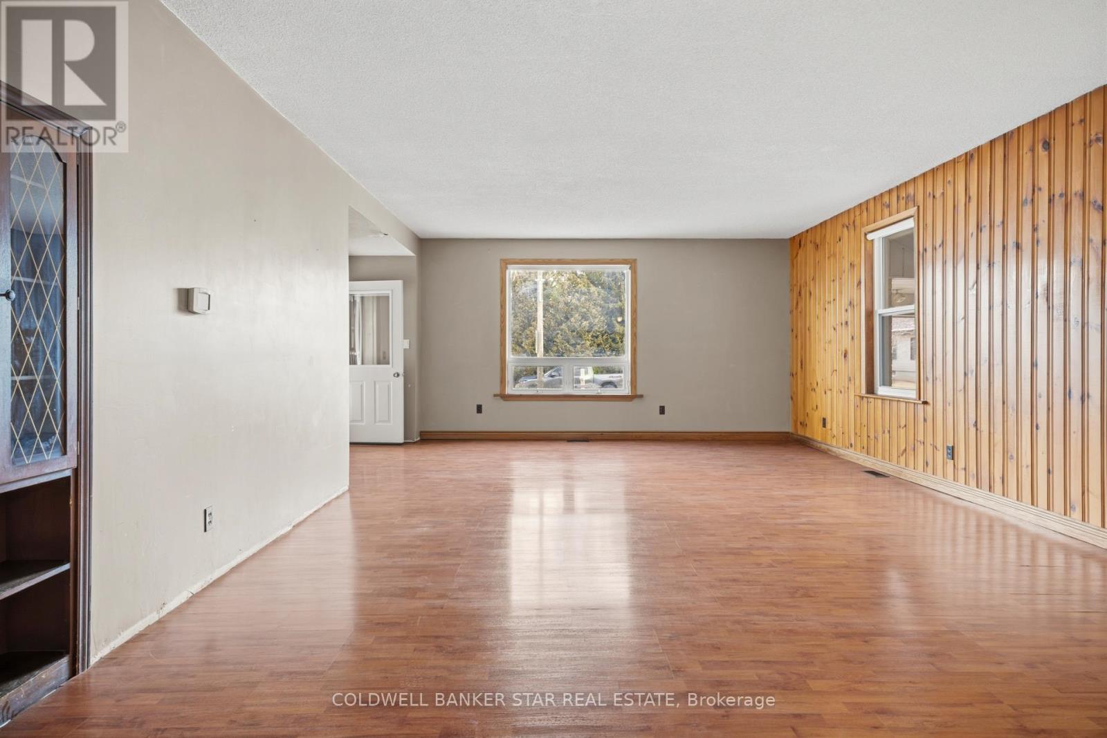 179 Main Street, North Middlesex, Ontario  N0M 1A0 - Photo 9 - X13486990