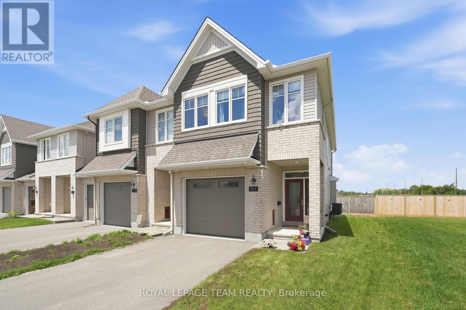 715 MAVERICK CRESCENT, Ottawa, Ontario