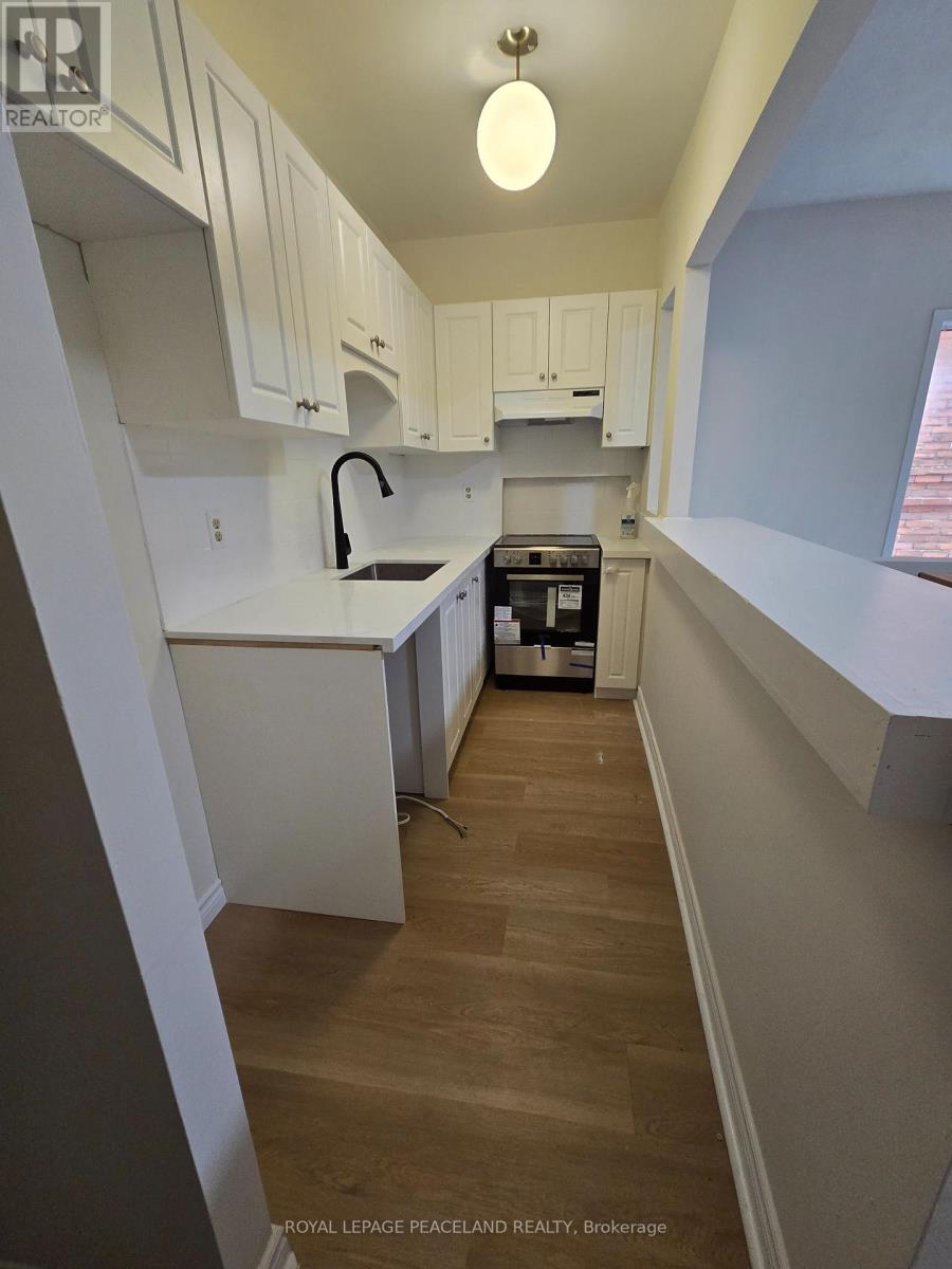 2 - 558 Spadina Crescent, Toronto, Ontario  M5S 2J9 - Photo 2 - C13486968