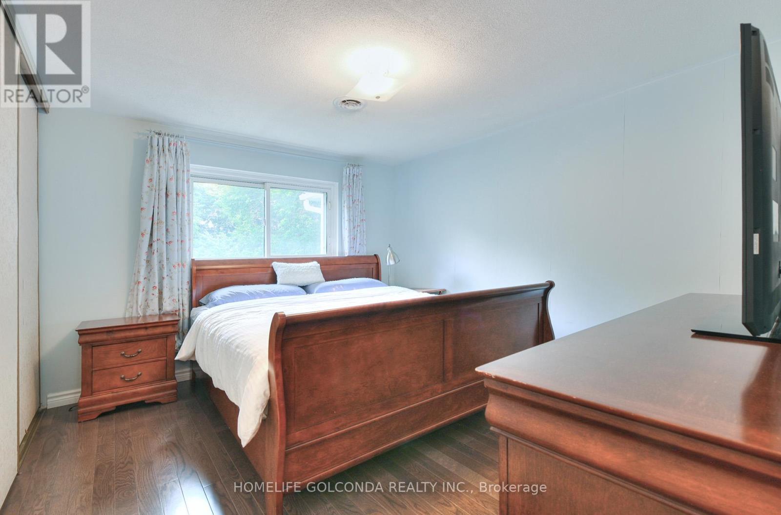 8 Glen Springs Drive, Toronto, Ontario  M1W 1X8 - Photo 10 - E13487056