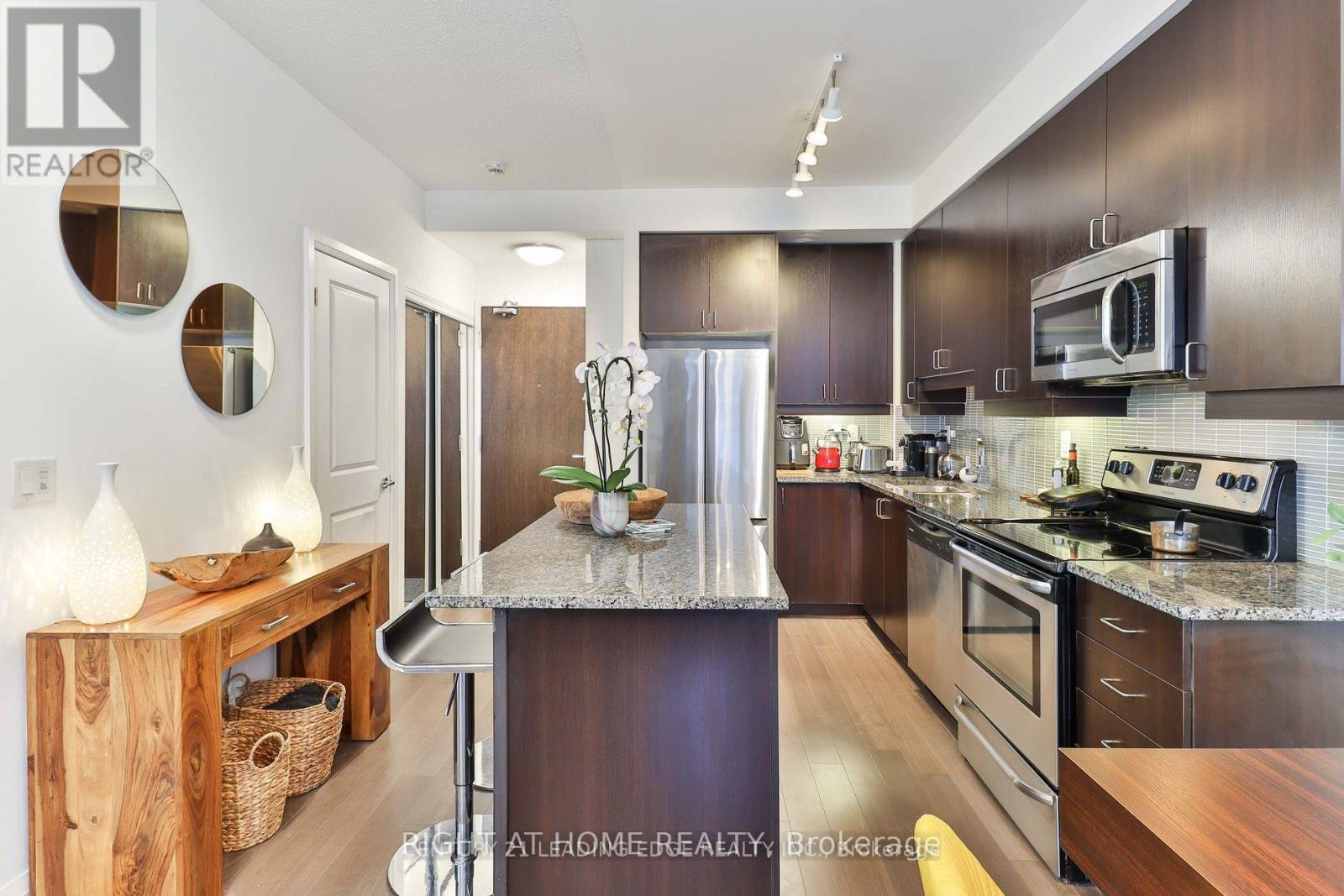 702 - 1185 The Queensway (Furnished) Avenue, Toronto, Ontario  M8Z 0C6 - Photo 10 - W13487046