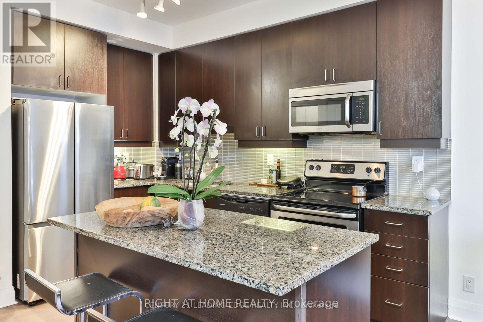 702 - 1185 The Queensway (Furnished) Avenue, Toronto, Ontario  M8Z 0C6 - Photo 9 - W13487046