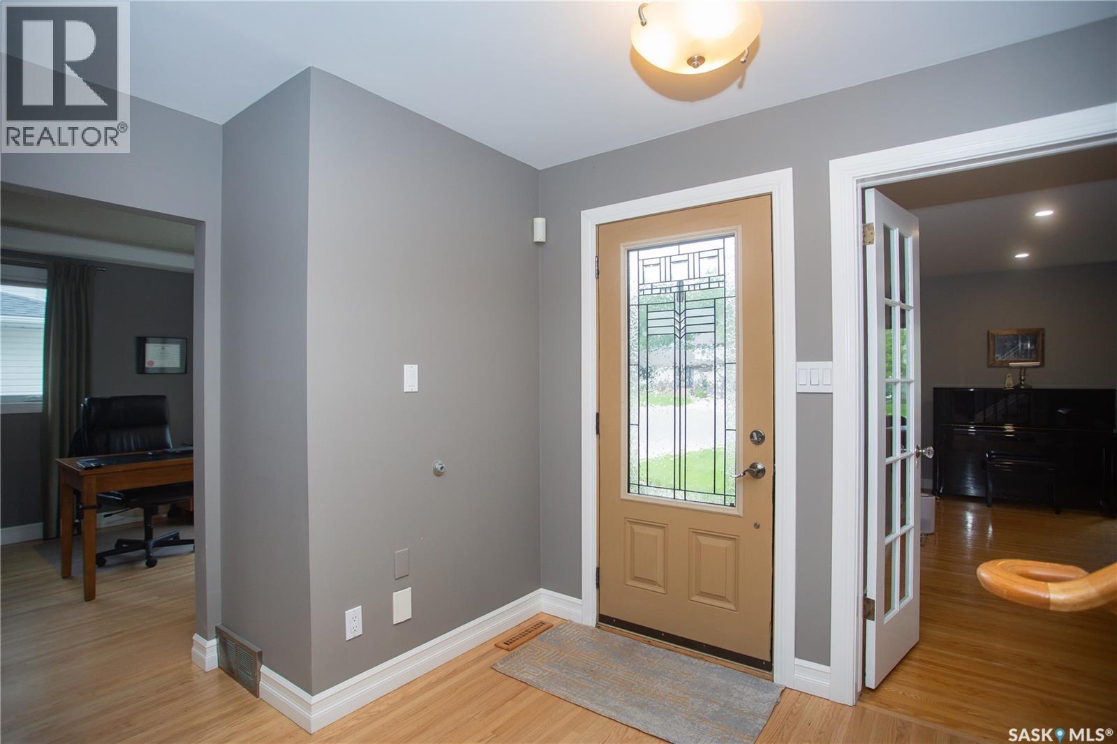 6 Harrington Place, Saskatoon, Saskatchewan  S7H 3Y5 - Photo 2 - SK040595