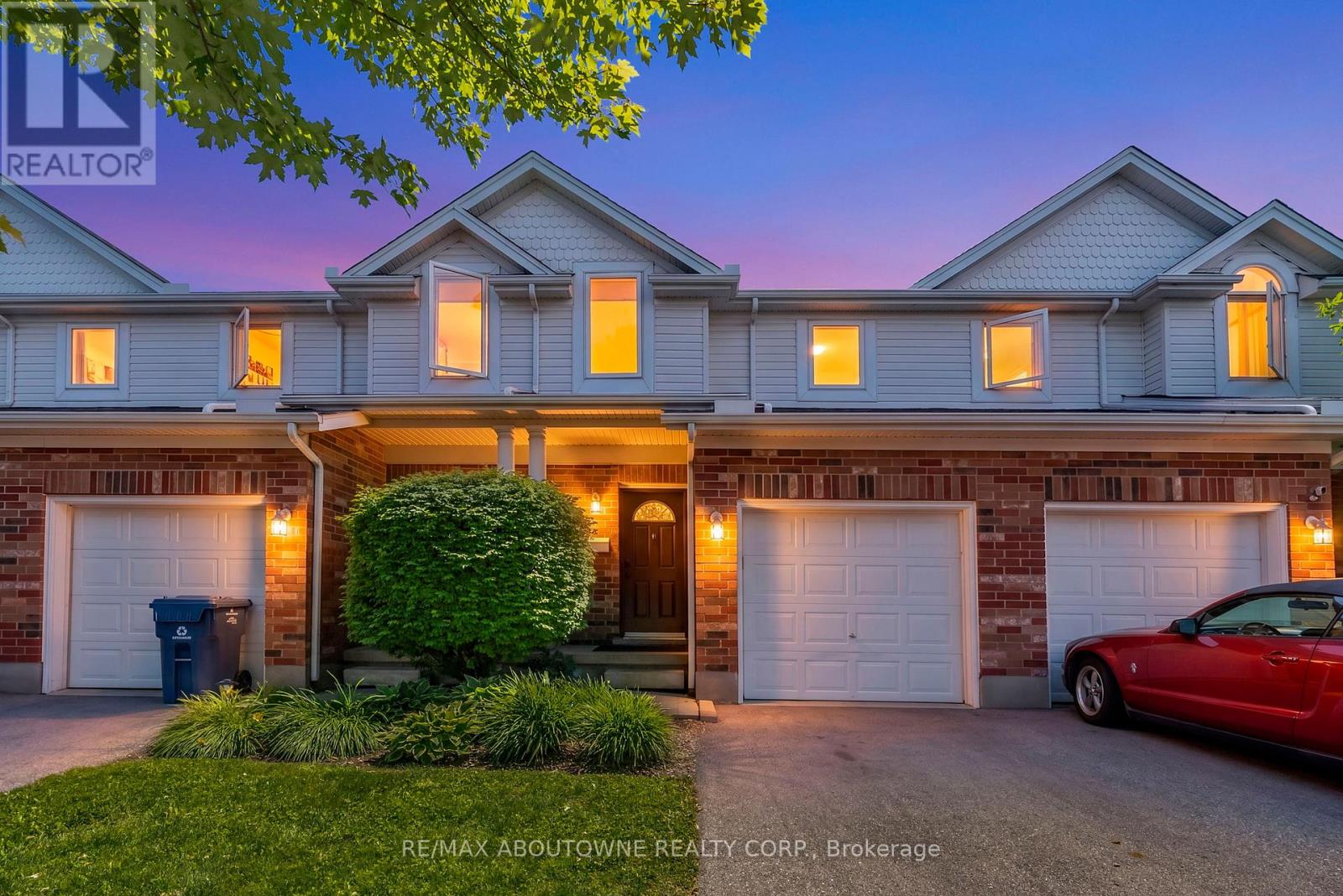 15 - 151 CLAIRFIELDS DRIVE E, Guelph, Ontario