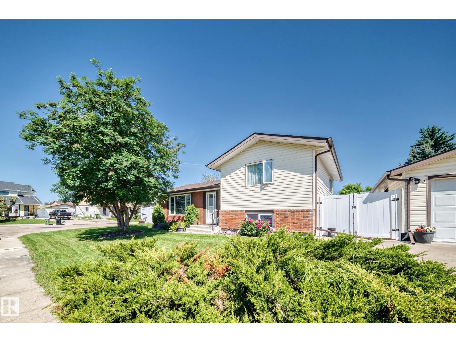 11708 138 Av NW NW, Edmonton, Alberta  T5X 3P4 - Photo 2 - E4495522