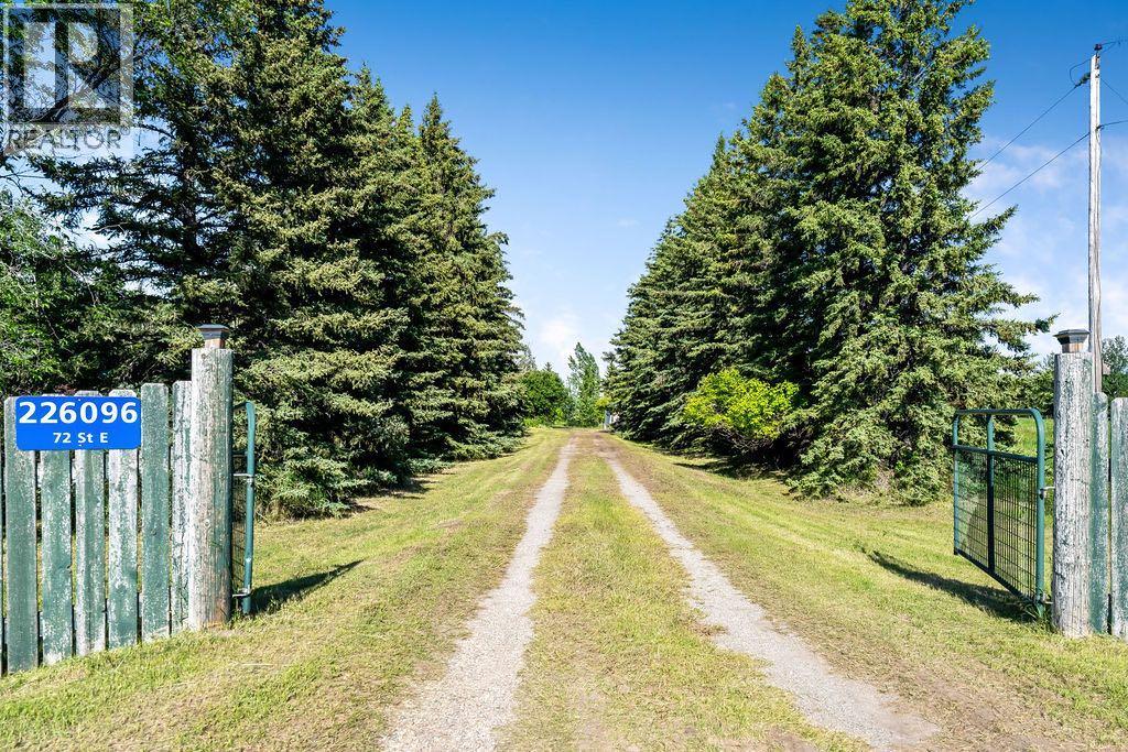 226096 72 Street E, Rural Foothills County, Alberta  T1S 3V7 - Photo 2 - A2321724
