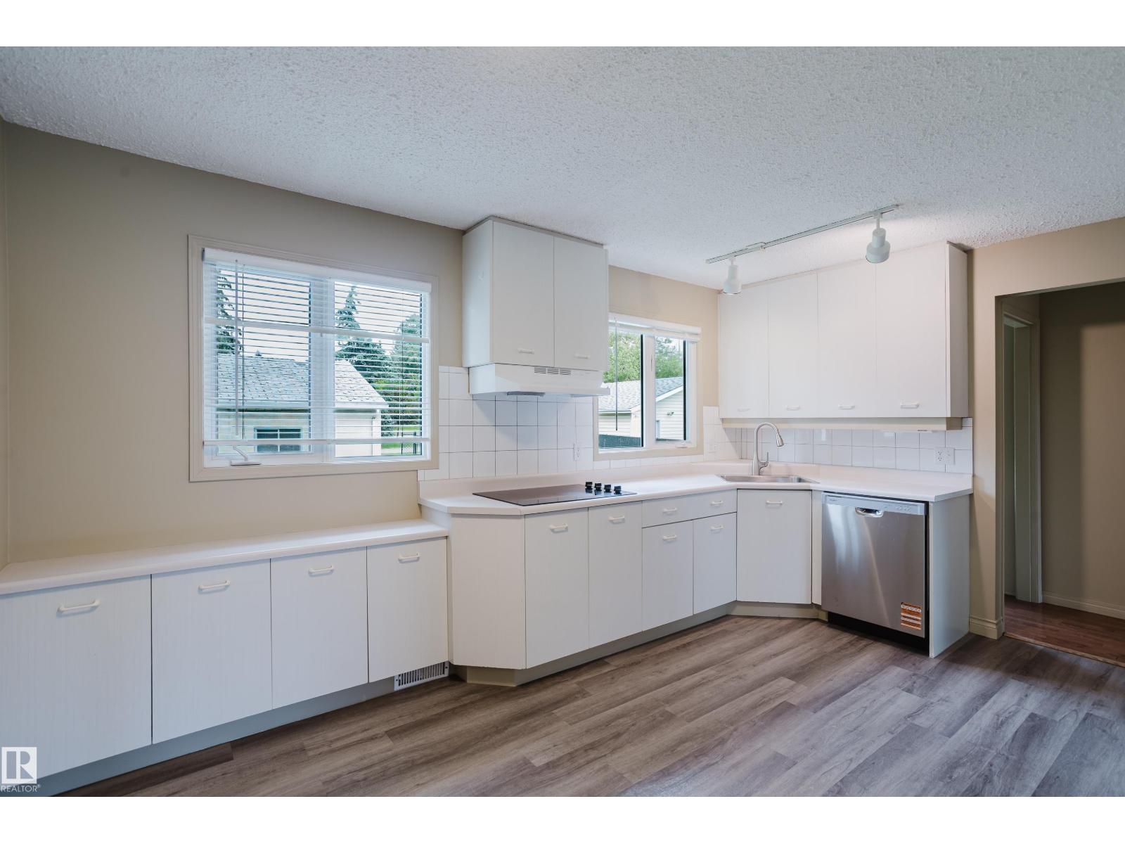 30 Brampton St S, Spruce Grove, Alberta  T7X 1E9 - Photo 2 - E4495340