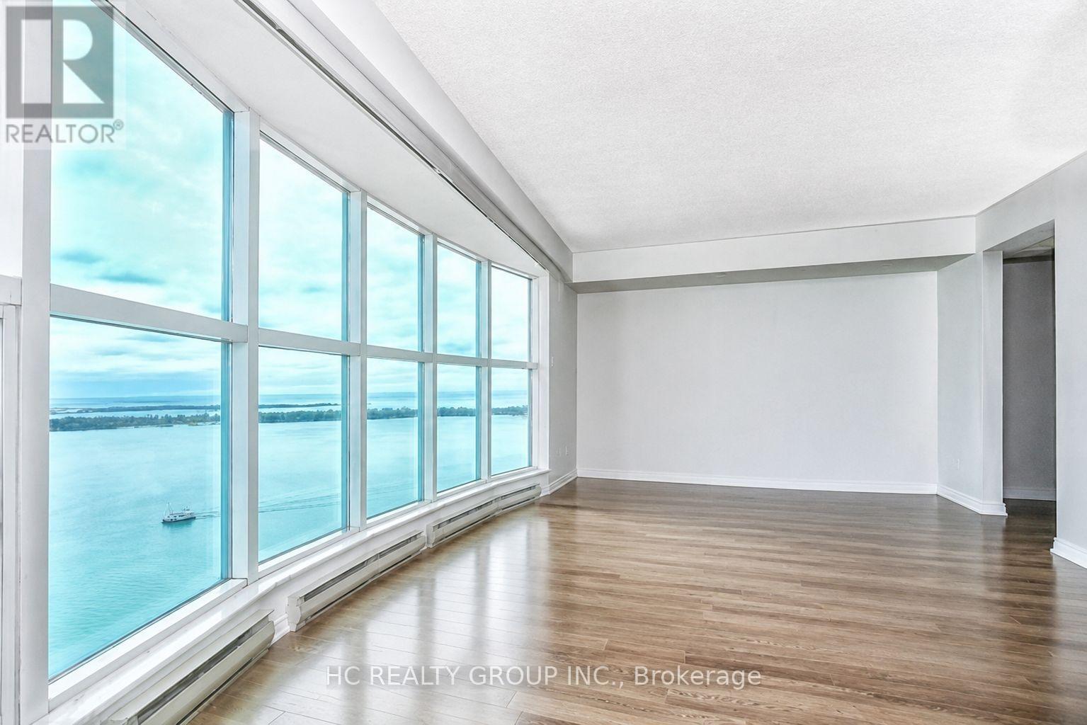 <div class="slider-price">$799,000</div><p>3902 - 99 Harbour Square, Toronto, Ontario</p>