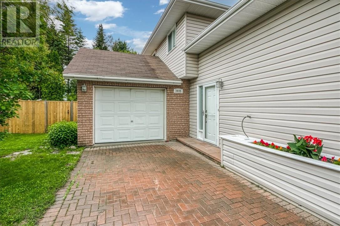 3935 Macmillan, Val Caron, Ontario  P3N 1H9 - Photo 2 - 2128804