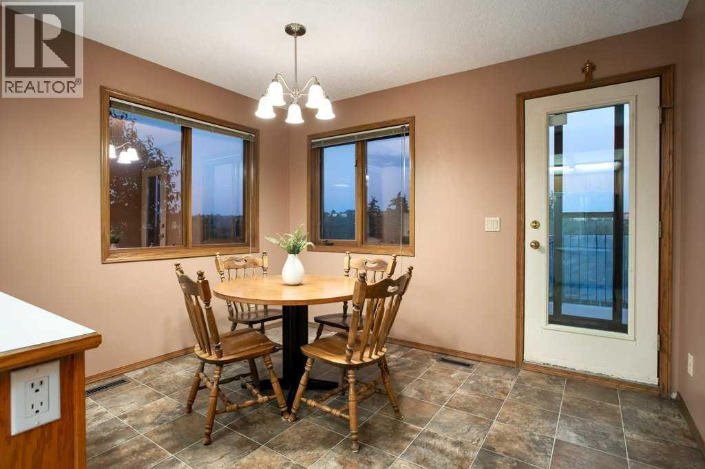 42 Edgeland Close Nw, Calgary, Alberta  T3A 3B1 - Photo 10 - A2324127