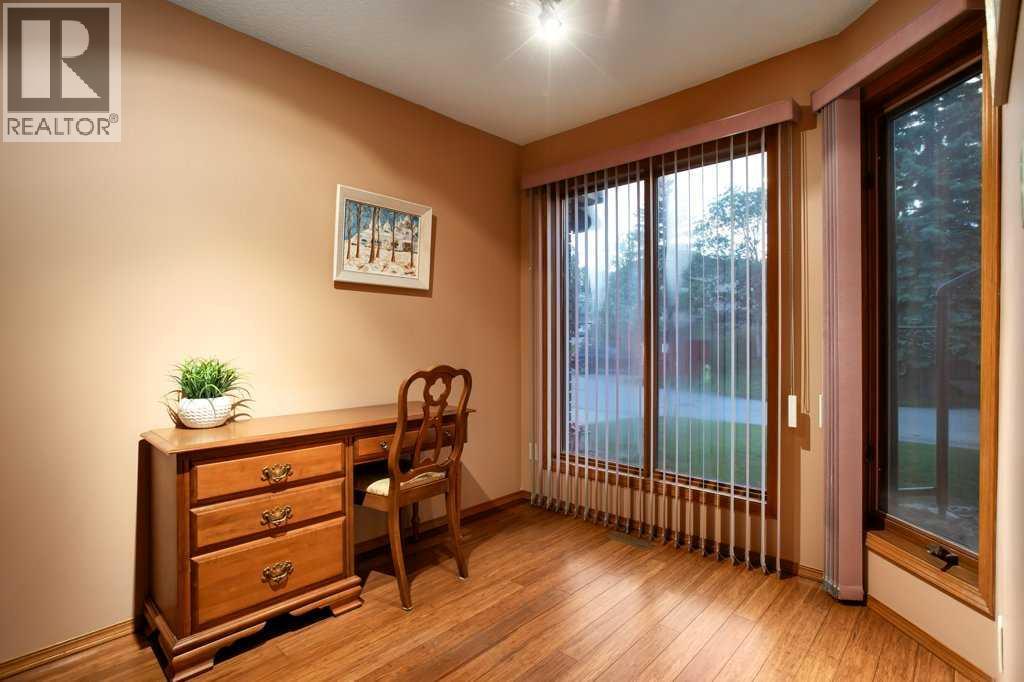 42 Edgeland Close Nw, Calgary, Alberta  T3A 3B1 - Photo 15 - A2324127