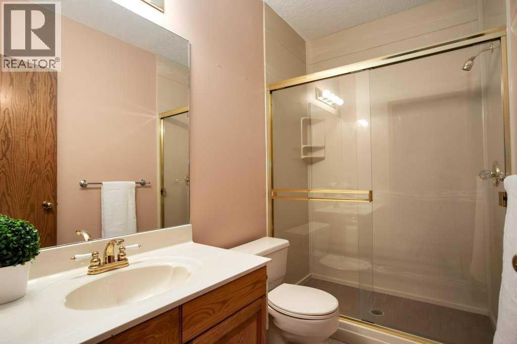 42 Edgeland Close Nw, Calgary, Alberta  T3A 3B1 - Photo 31 - A2324127