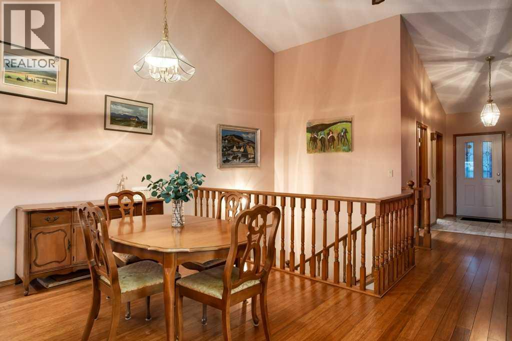 42 Edgeland Close Nw, Calgary, Alberta  T3A 3B1 - Photo 7 - A2324127