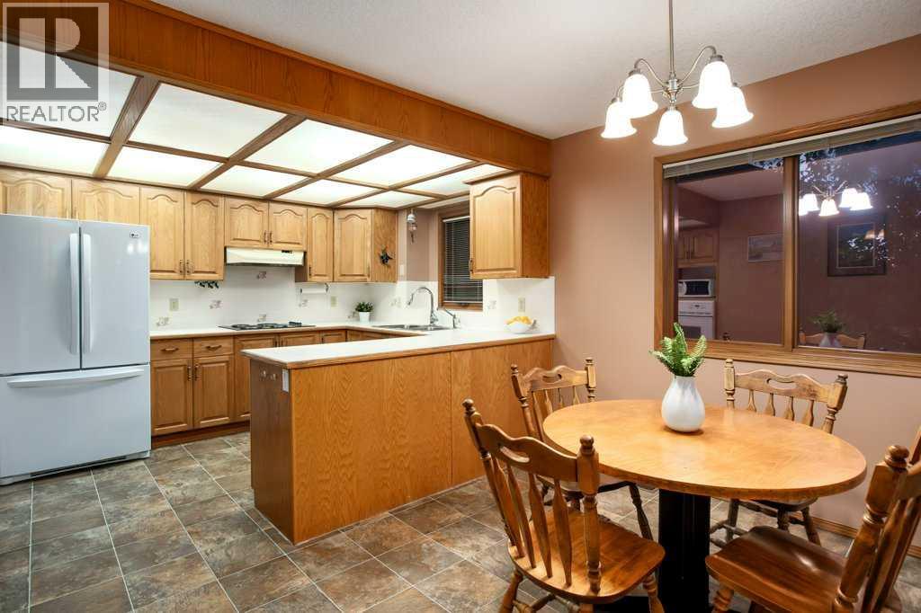 42 Edgeland Close Nw, Calgary, Alberta  T3A 3B1 - Photo 9 - A2324127