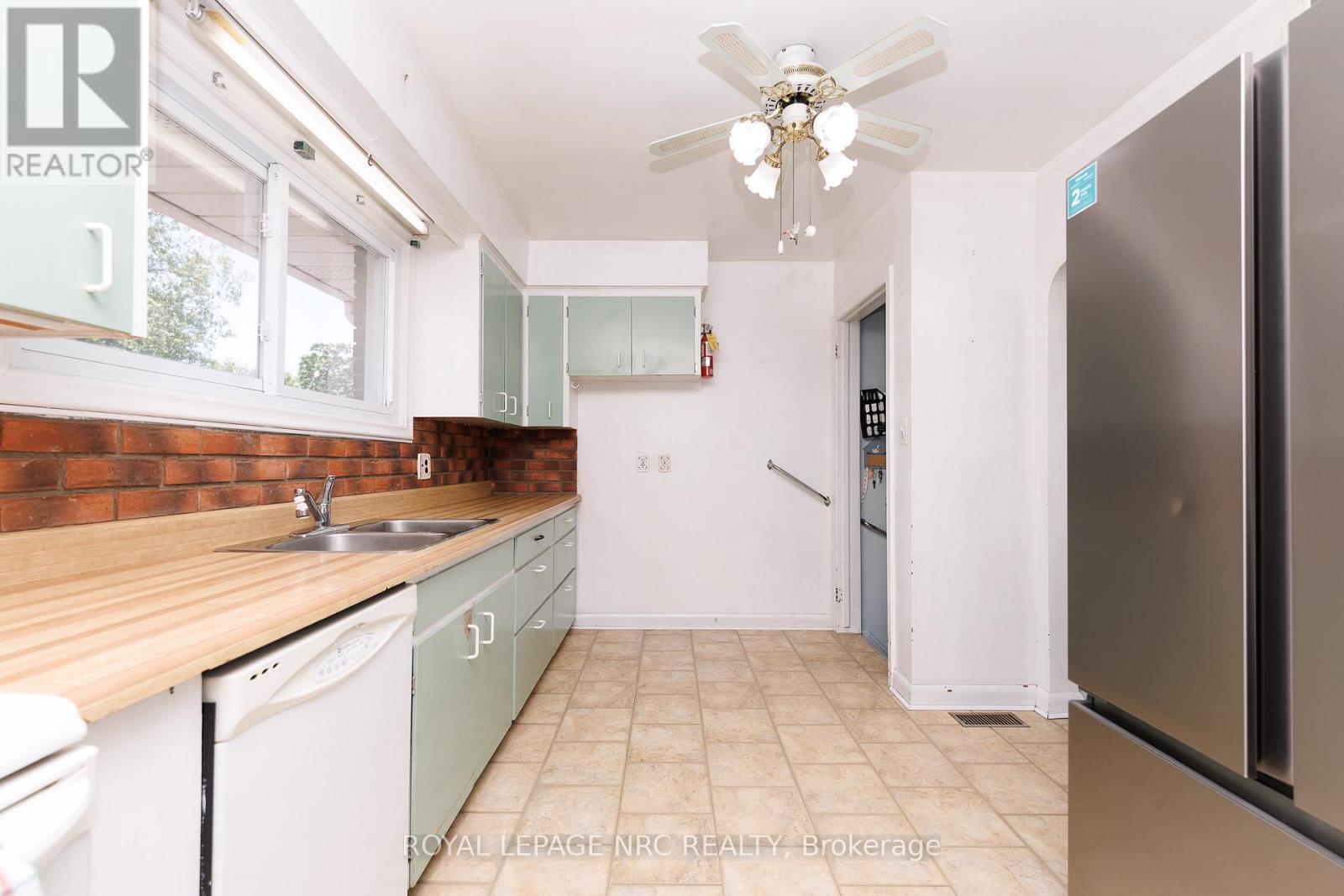 13 Bosnich Avenue, Welland, Ontario  L3C 2W6 - Photo 14 - X13486680