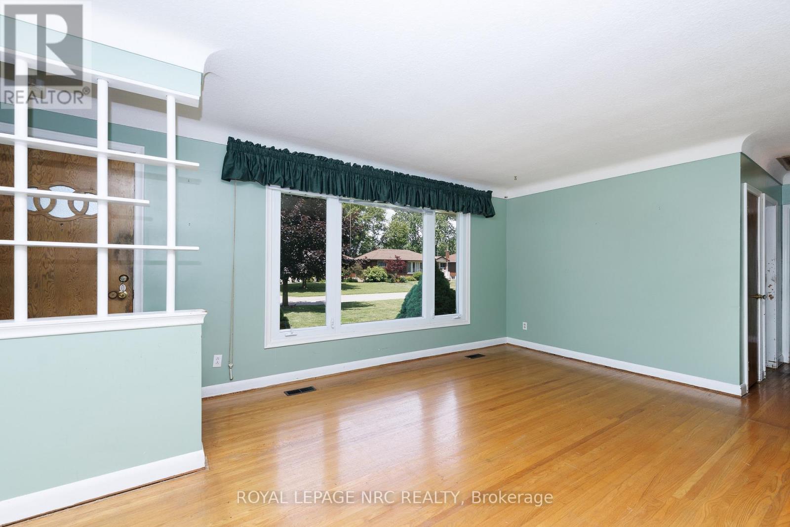 13 Bosnich Avenue, Welland, Ontario  L3C 2W6 - Photo 4 - X13486680