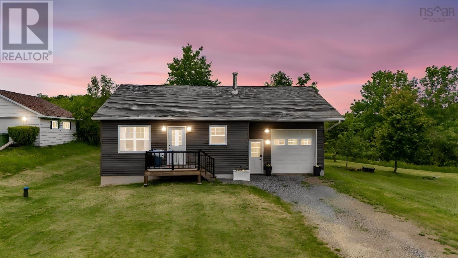 13911 Highway 1, Hants Border, Nova Scotia  B0P 1P0 - Photo 2 - 202615579