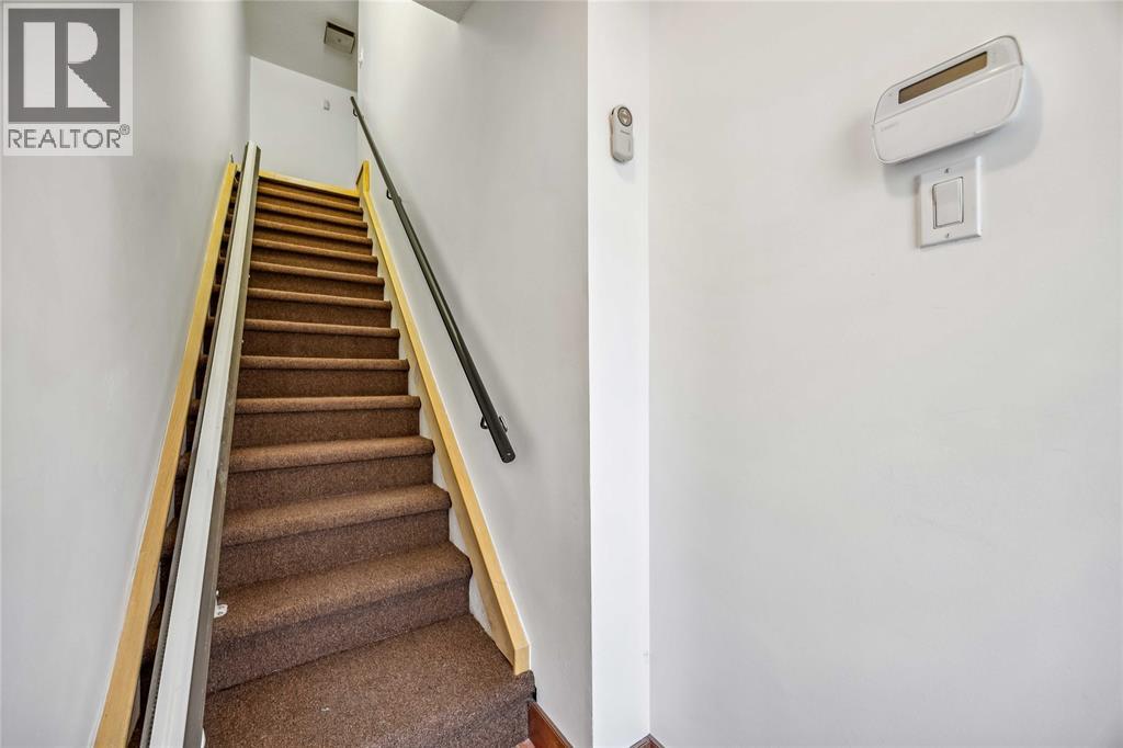 1500 VENETIAN BOULEVARD Unit# W-17 Point Edward Ontario Canada N7V2J5 3