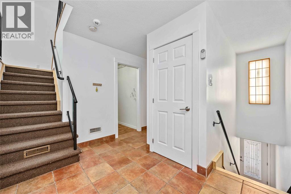 1500 VENETIAN BOULEVARD Unit# W-17 Point Edward Ontario Canada N7V2J5 4