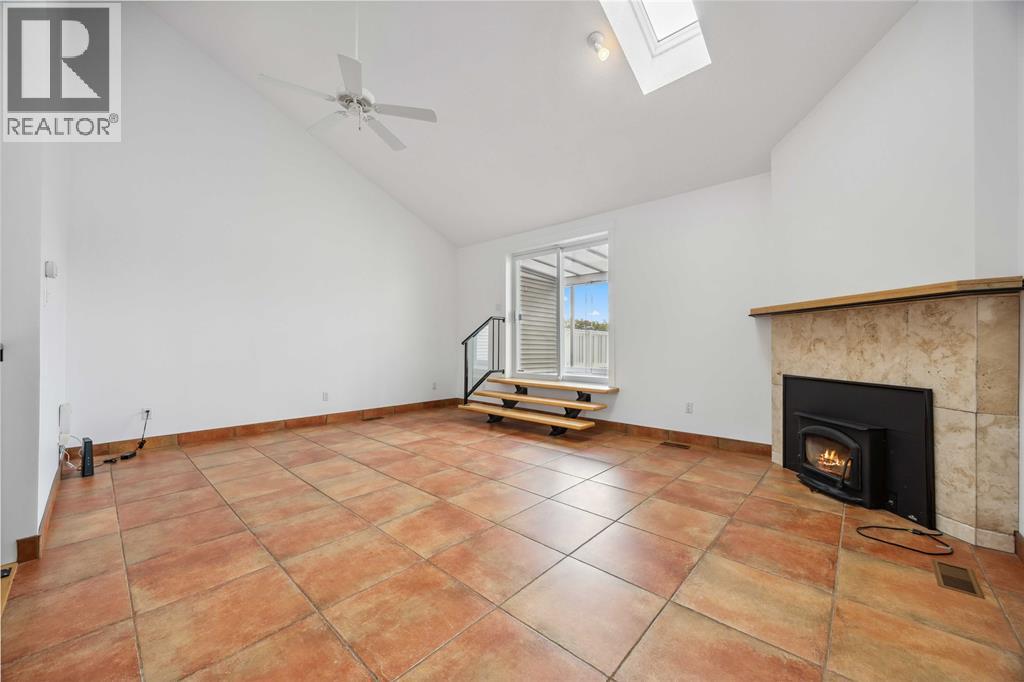 1500 VENETIAN BOULEVARD Unit# W-17 Point Edward Ontario Canada N7V2J5 5