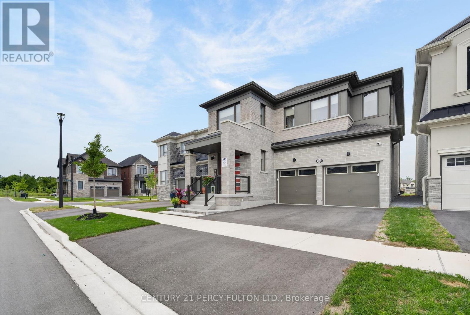 1477 Mockingbird Square, Pickering, Ontario  L1X 0N8 - Photo 2 - E13485722