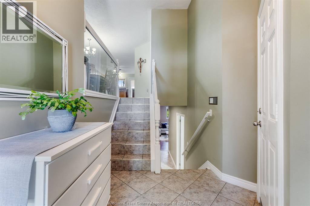 130 Sturgeon Meadows Avenue, Leamington, Ontario  N8H 5L1 - Photo 2 - 26015155