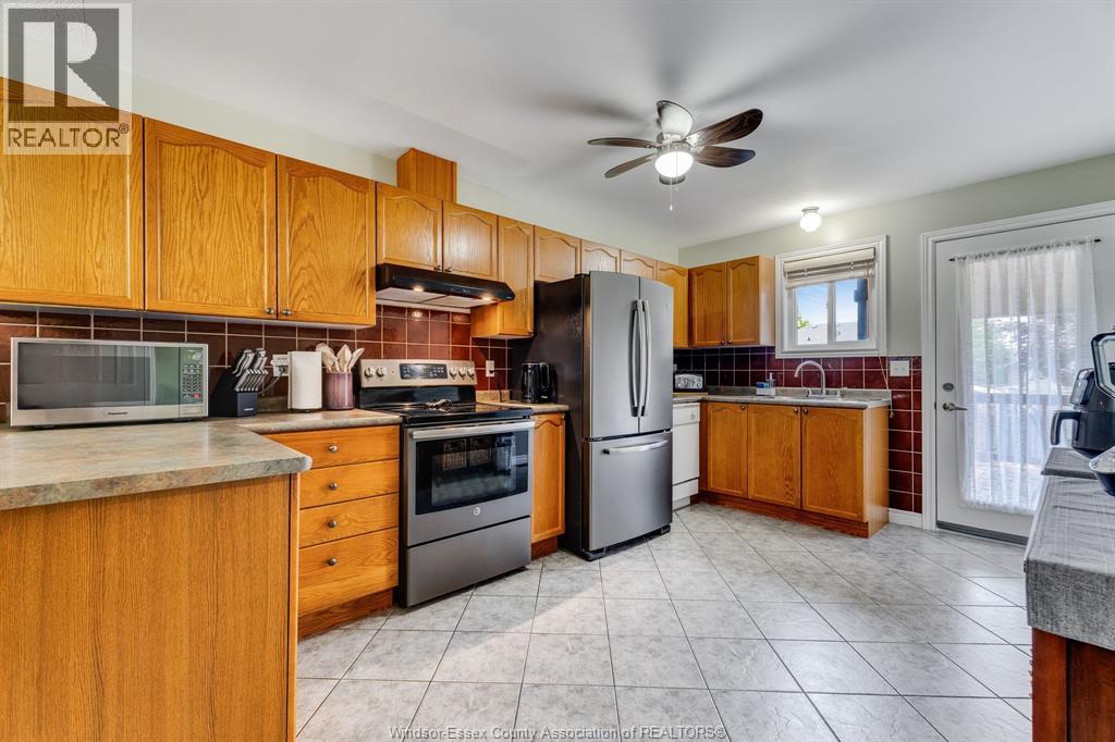 130 Sturgeon Meadows Avenue, Leamington, Ontario  N8H 5L1 - Photo 7 - 26015155