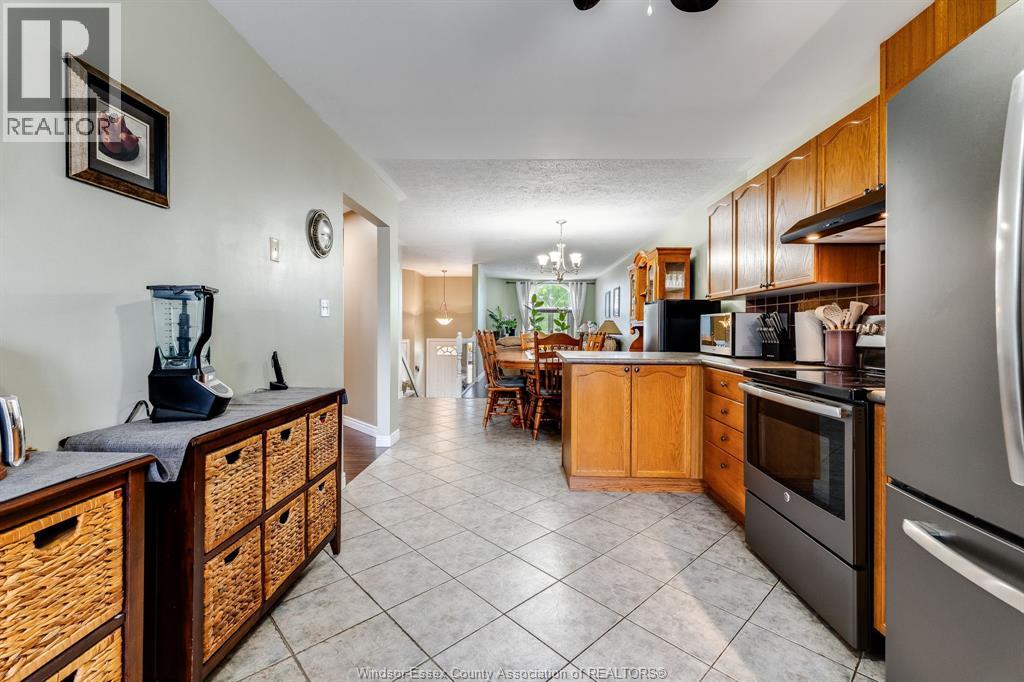 130 Sturgeon Meadows Avenue, Leamington, Ontario  N8H 5L1 - Photo 9 - 26015155