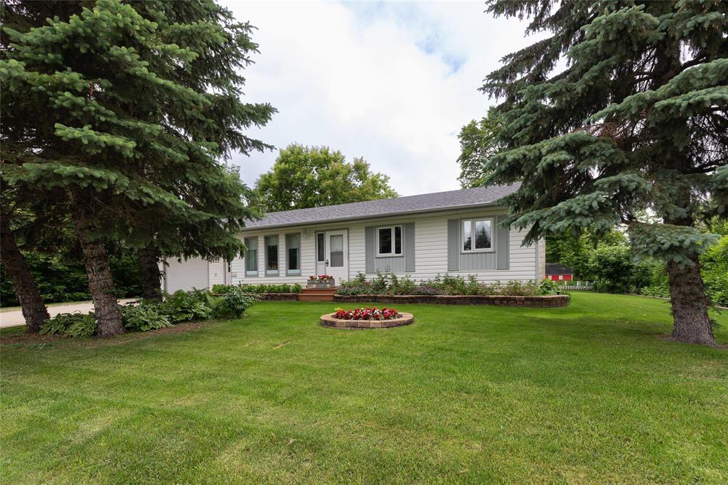 121 Oakview Avenue, Mitchell, Manitoba  R5G 1H4 - Photo 0 - 202614835