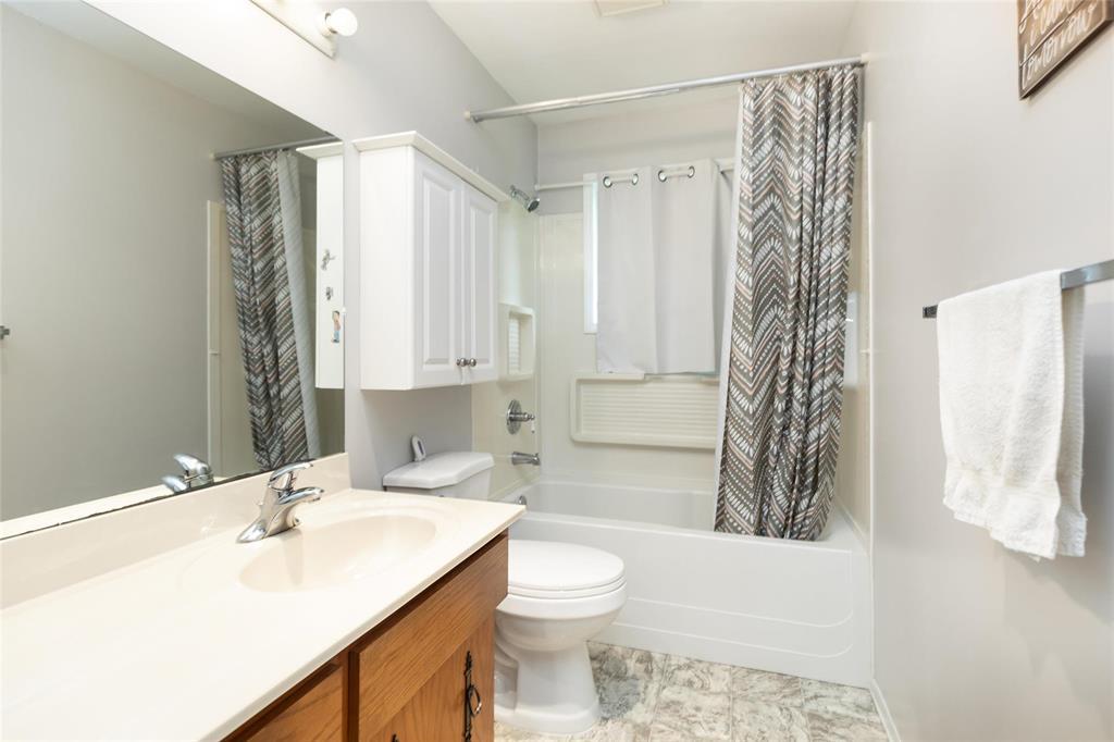 121 Oakview Avenue, Mitchell, Manitoba  R5G 1H4 - Photo 8 - 202614835