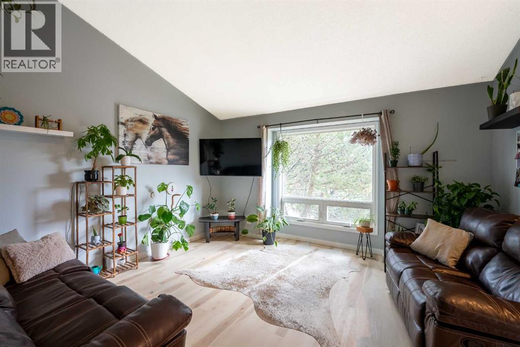 23 Dakota Road W, Lethbridge, Alberta  T1K 5L4 - Photo 2 - A2320948