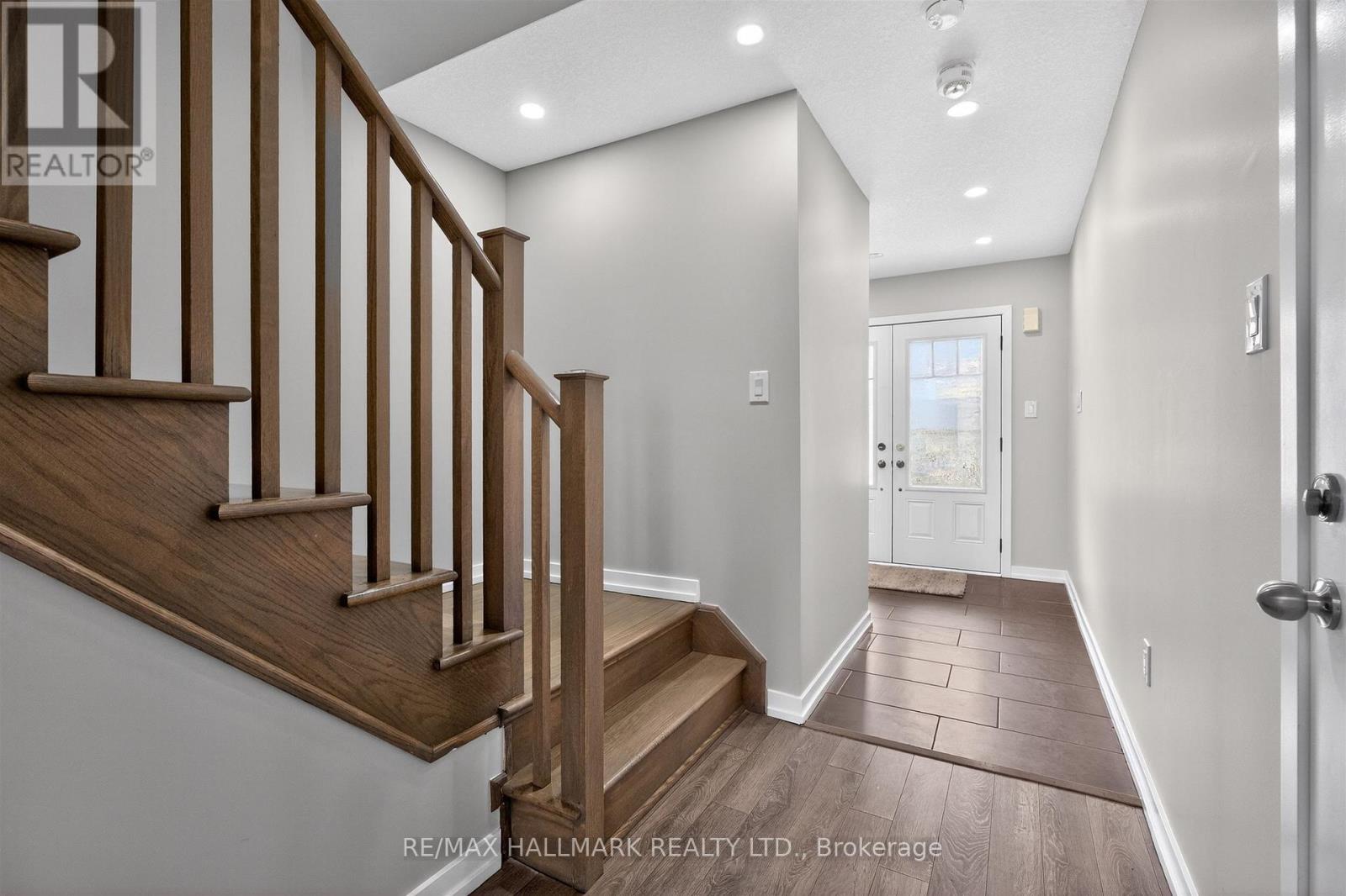 94 Golden Springs Drive, Brampton, Ontario  L7A 0C7 - Photo 3 - W13487220