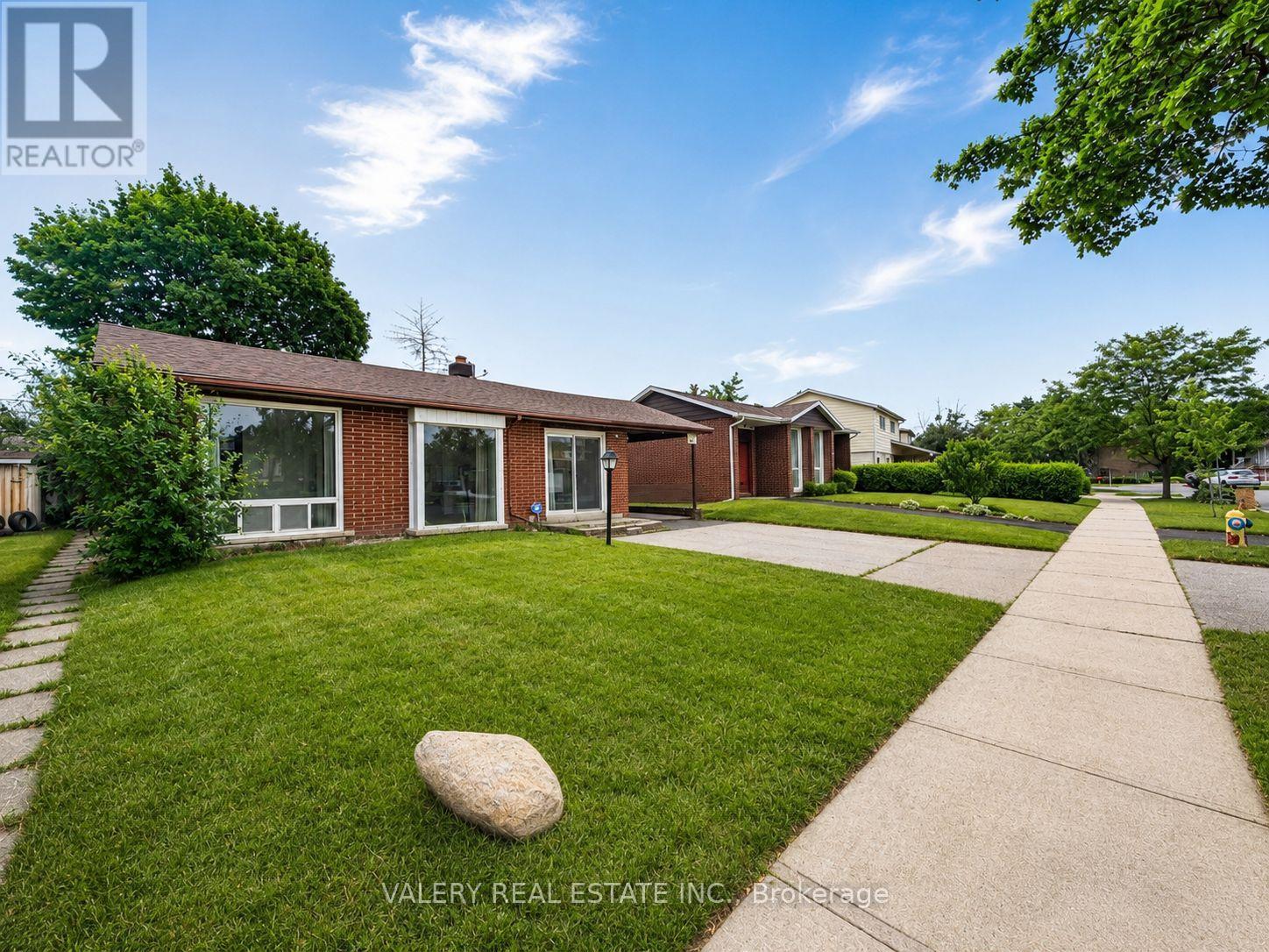 Main - 64 Lexington Avenue, Toronto, Ontario  M9V 2G8 - Photo 46 - W13469446