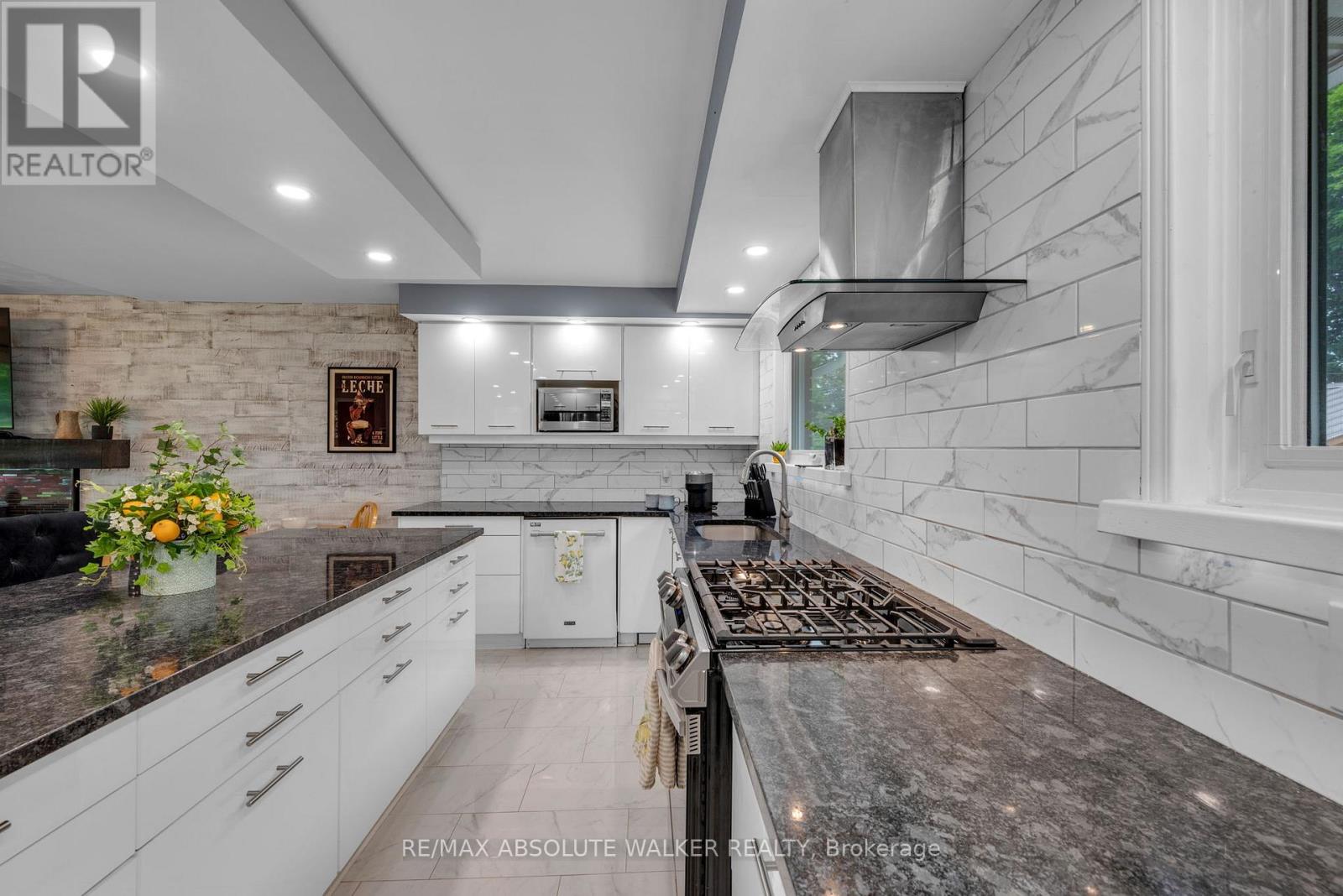 1099 Minnetonka Road, Ottawa, Ontario  K2C 2T8 - Photo 2 - X13487258