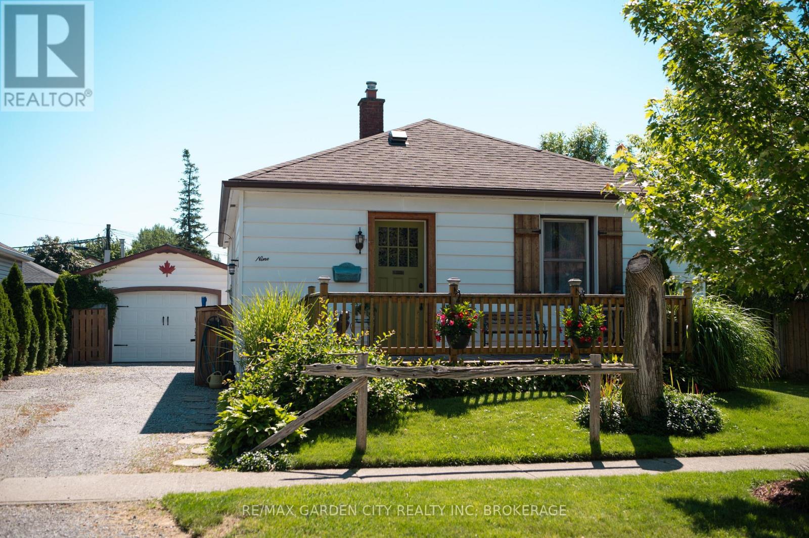 9 Blain Place, St. Catharines, Ontario  L2P 2R6 - Photo 2 - X13487478