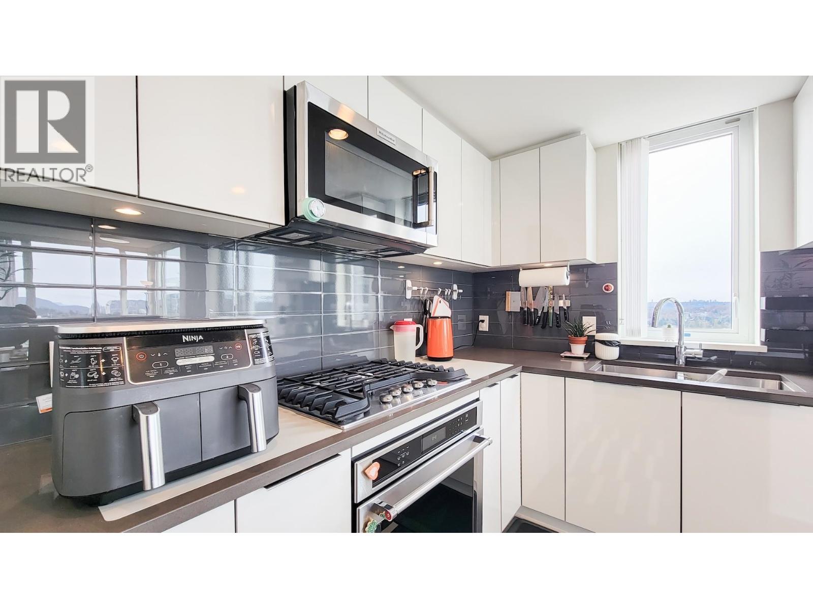 2204 3096 Windsor Gate, Coquitlam, British Columbia  V3B 0P4 - Photo 15 - R3139152