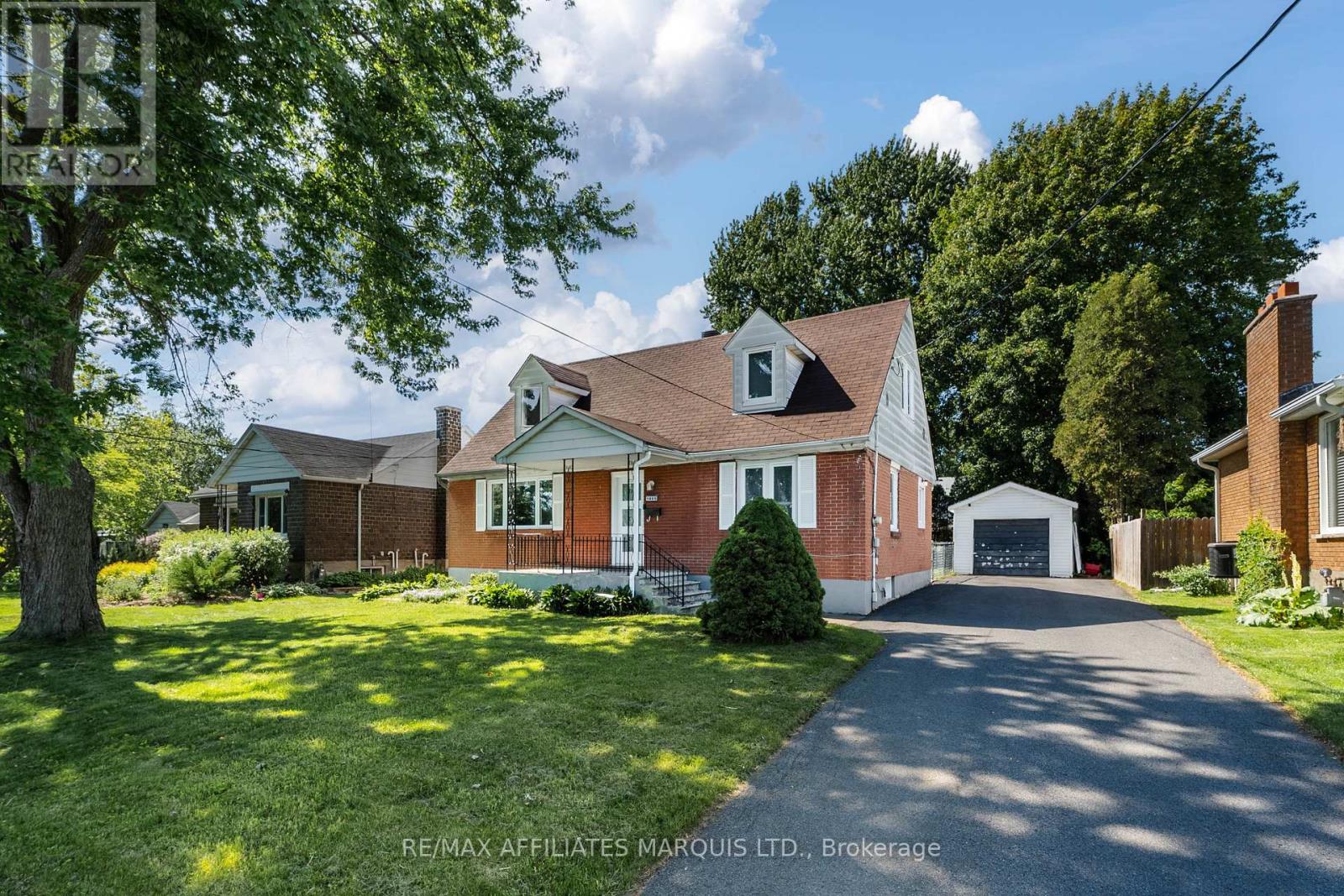 1605 QUEEN STREET, Cornwall, Ontario