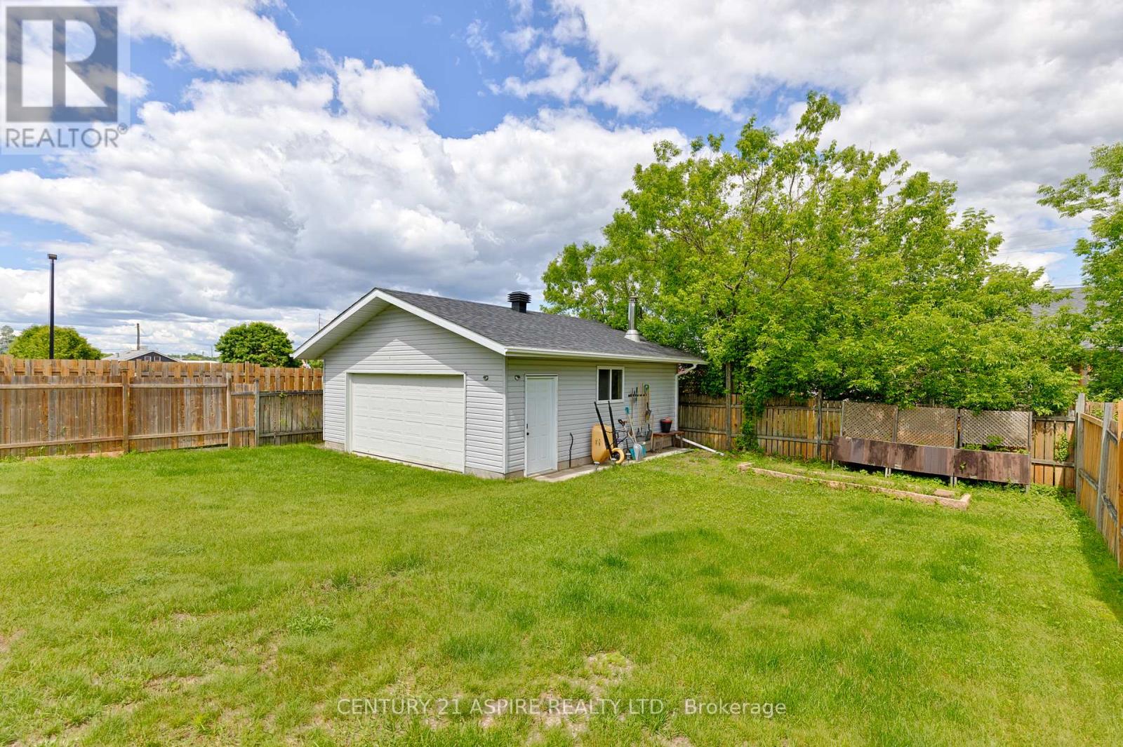 2a Selkirk Street, Petawawa, Ontario  K8H 3C1 - Photo 32 - X13487404