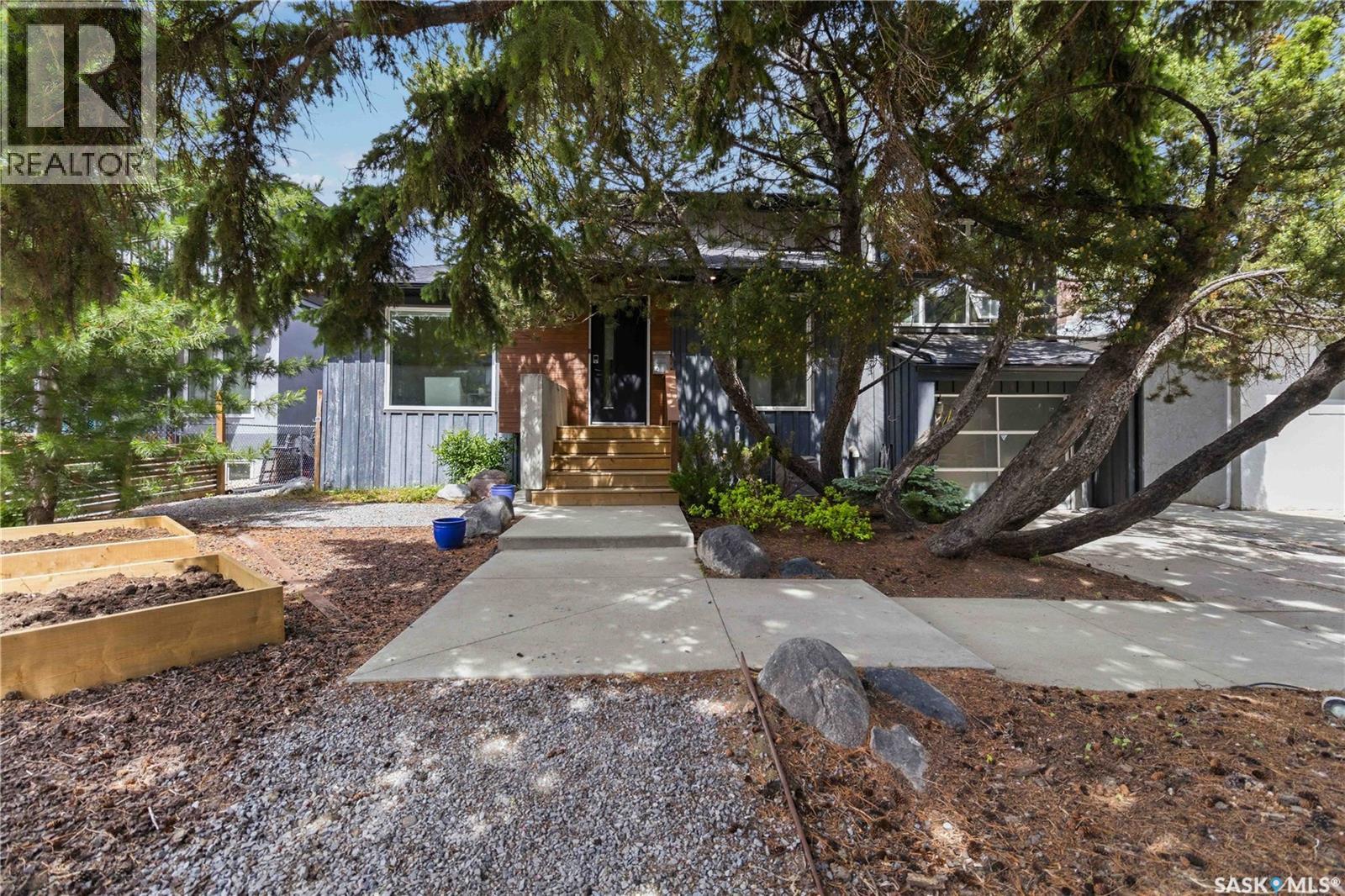 1329 14th Street E, Saskatoon, Saskatchewan  S7H 0A6 - Photo 2 - SK040569