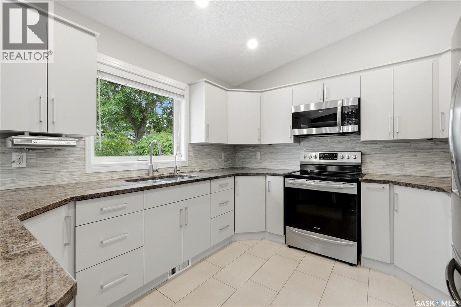 1010 Wascana Highlands, Regina, Saskatchewan  S4V 2J6 - Photo 12 - SK040466